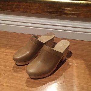 Free people tan clogs size 37